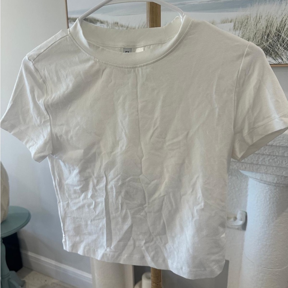 Bundle lot set of 2 tops Classic White and grey type crop tops fits a size small